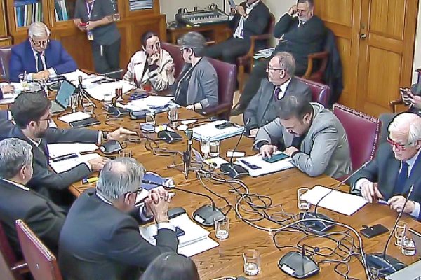 <p>El presidente del Fondo Autónomo de Protección Previsional, Enrique Marshall, expuso este miércoles en la comisión de Trabajo del Senado.</p>
