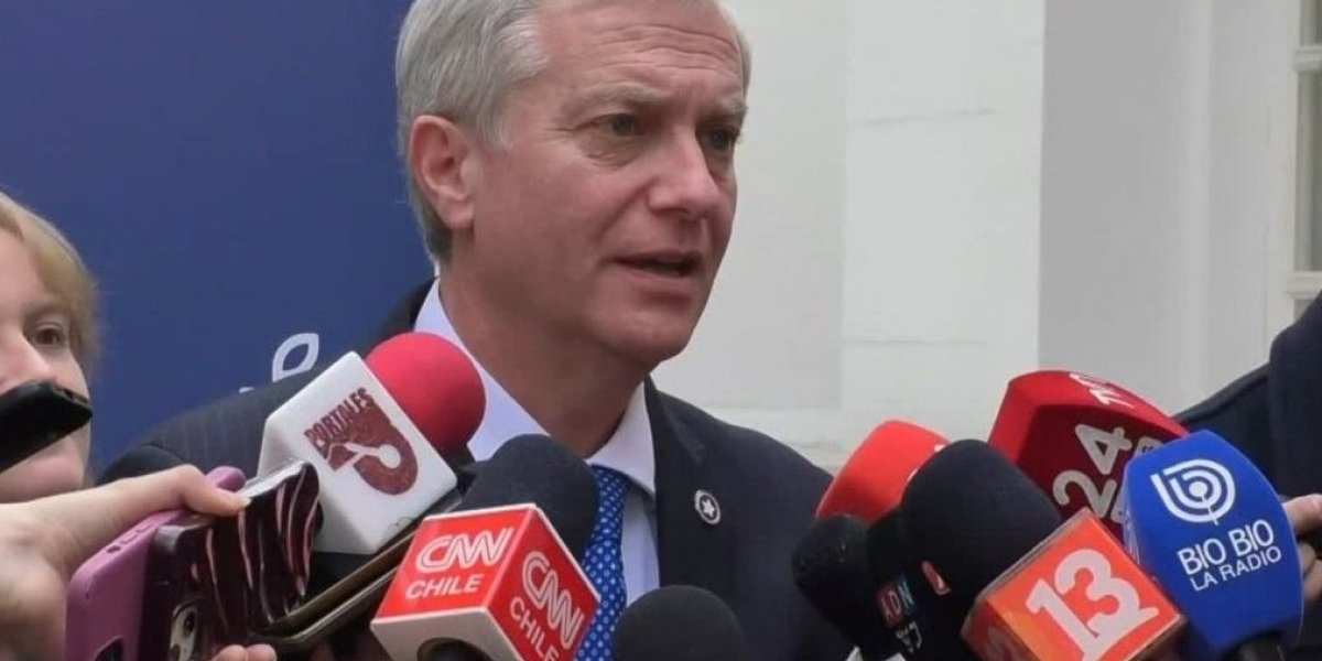 <p>Ahora en DF | Kast por dichos sobre el Congreso: “Jamás he dicho algo distinto de que voy a cumplir la Constitución y las leyes”</p>