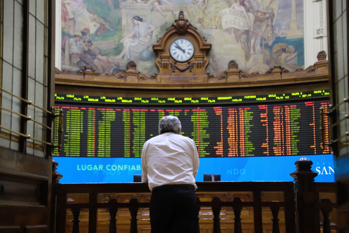 <p>IPSA supera por primera vez la marca de los 8.700 puntos con impulso de Falabella tras positivos resultados de la compañía</p>