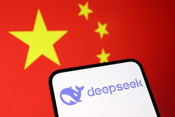 <p>El próximo modelo de IA de DeepSeek se retrasa por intento de usar chips chinos</p>