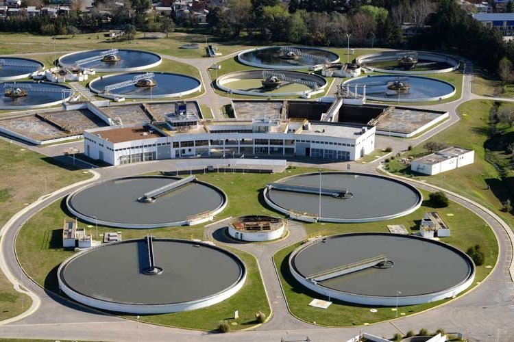 <p>AySA, la estatal argentina que se ha privatizado dos veces en 30 años</p>