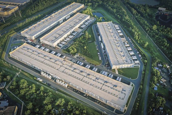 <p>Un centro de datos de Amazon Web Services en Manassas, Virginia, EEUU.</p>