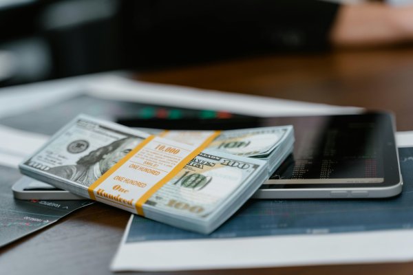 <p>Dólar abre al alza cerca de $ 960 ante sorpresivo repunte de los precios al productor en EEUU</p>
