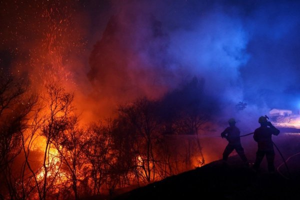 <p>España lucha contra 20 grandes incendios forestales en medio de un calor abrasador</p>