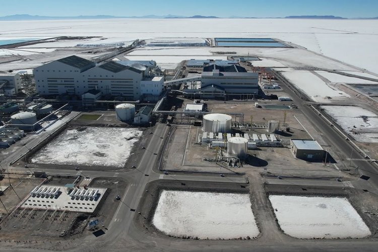 <p>Avanza proyecto de planta de litio en Bolivia: contempla inversión de US$ 975 millones de firma rusa y se ubicaría al sur del Salar de Uyuni</p>