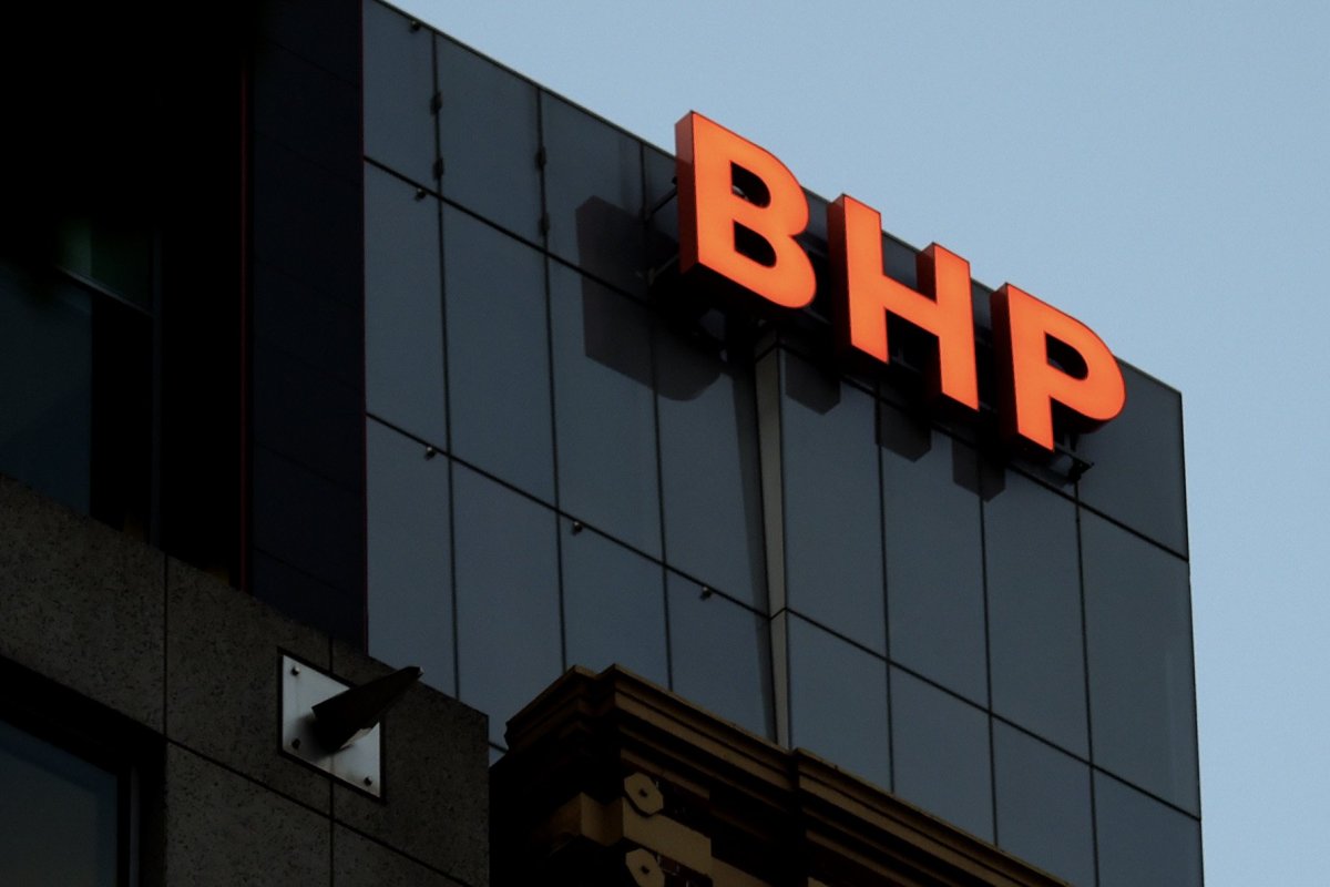 <p>BHP registra una caída de 26% en sus ganancias del ejercicio fiscal 2025 por presión en minerales clave y menor demanda de China</p>