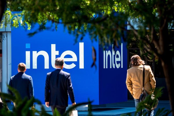 Gobierno de Trump podría adquirir una participación de 10% en Intel