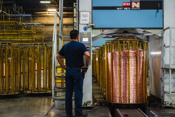 <p>Grandes fabricantes de productos de cobre en EEUU suben sus precios incluso después del respiro arancelario de Trump</p>