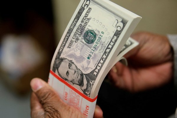 <p>Dólar abre con leve caída cerca de $ 960 a pocos días de Jackson Hole y atento a reuniones por Ucrania</p>