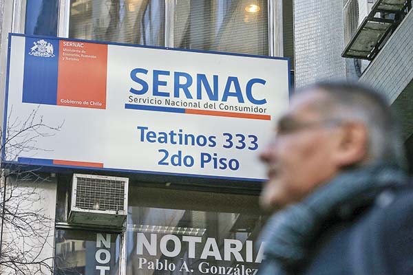 <p>Seremi de Salud recaba antecedentes por comercialización de productos de pavo mezclado con pollo y Sernac oficia a Sopraval y Ariztía</p>