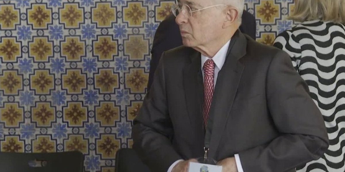 <p>Ahora en DF SUD | El Tribunal Superior de Bogotá ordena la libertad inmediata del expresidente colombiano Álvaro Uribe</p>