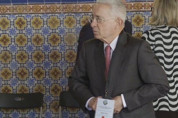 <p>Ahora en DF SUD | El Tribunal Superior de Bogotá ordena la libertad inmediata del expresidente colombiano Álvaro Uribe</p>