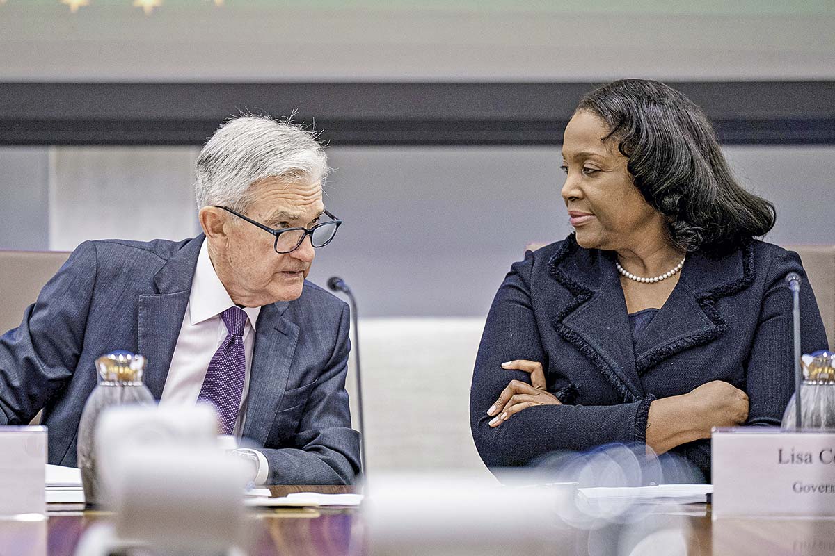 <p>El presidente de la Reserva Federal, Jerome Powell, junto a la gobernadora Lisa Cook, a quien acusa Trump de fraude hipotecario.</p>