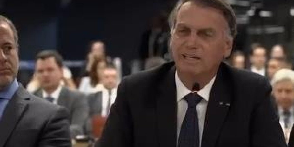 <p>Ahora en DF SUD | La Policía brasileña denuncia al expresidente Bolsonaro y a su hijo por "coacción" al Supremo</p>
