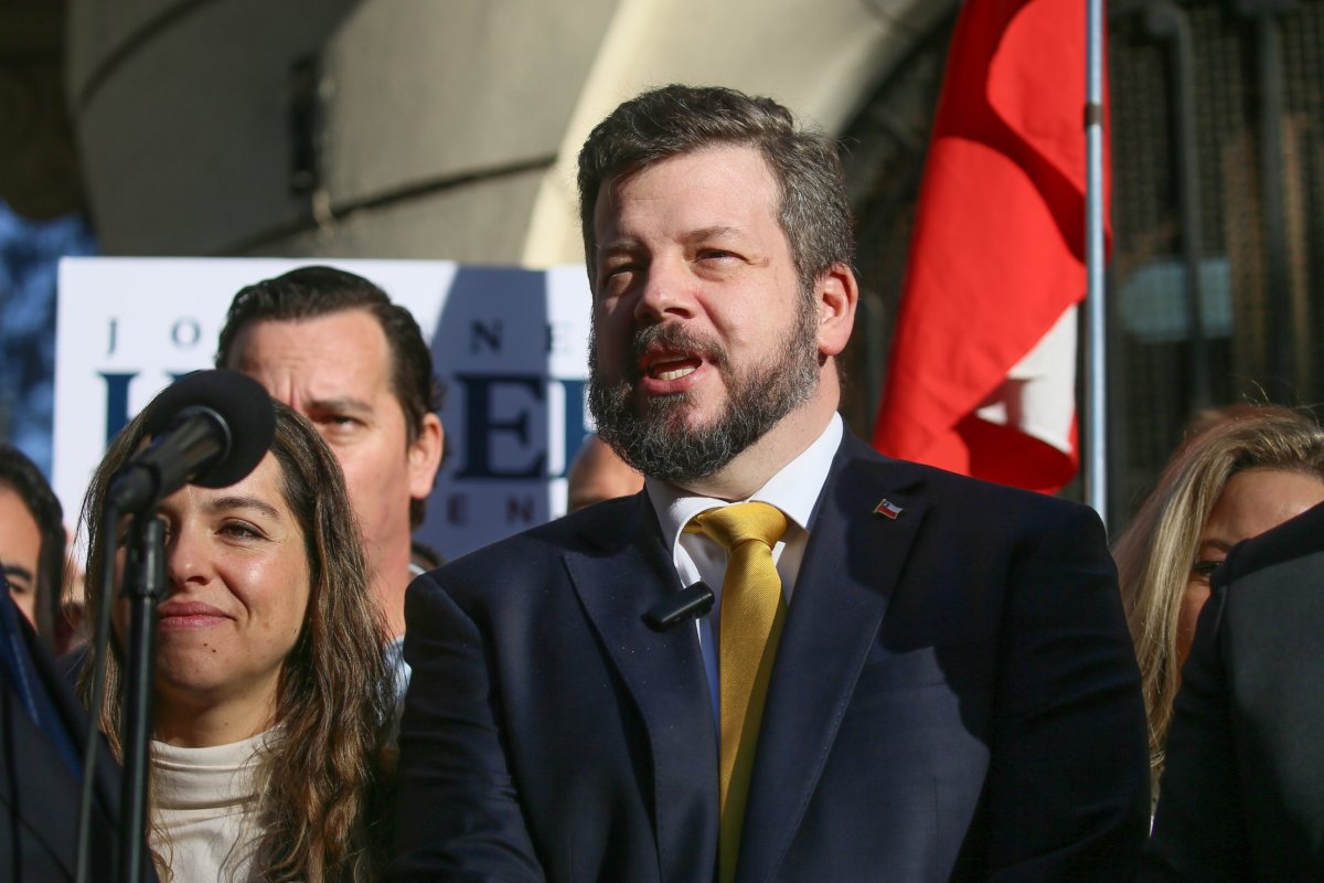 <p>Bajar la meta de inflación del Banco Central a 2%, recortes de impuestos y privatización de Codelco: los ejes del programa de Kaiser</p>