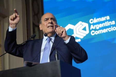 Gobierno de Argentina acusa al kirchnerismo de haber “tirado a la basura” US$ 450 mil millones que pudieron destinarse a infraestructura