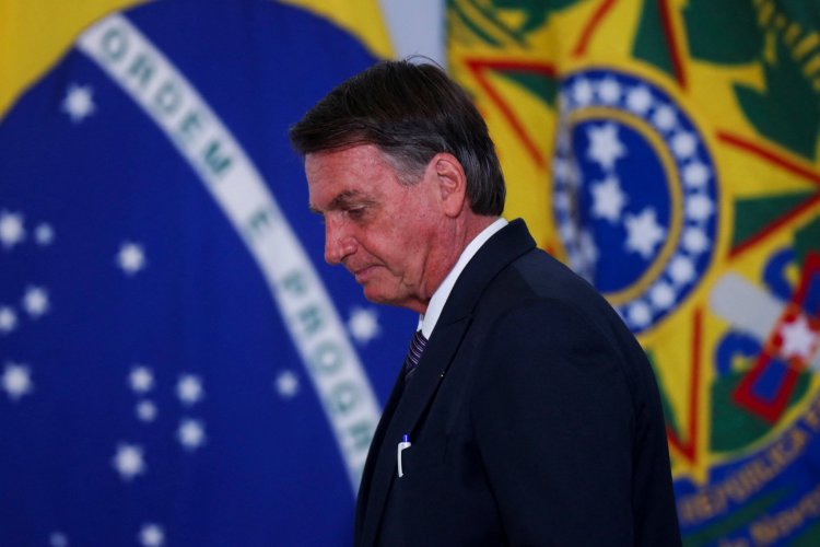<p>Policía de Brasil encuentra documento en móvil de Bolsonaro en que pide asilo político a Milei</p>