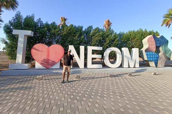 <p>Agua en el desierto de Arabia Saudita: el ingeniero chileno que trabaja en el megaproyecto NEOM</p>
