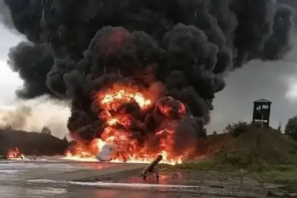 <p>Un dron ucraniano impacta una planta nuclear rusa y provoca gran incendio en terminal de combustible</p>