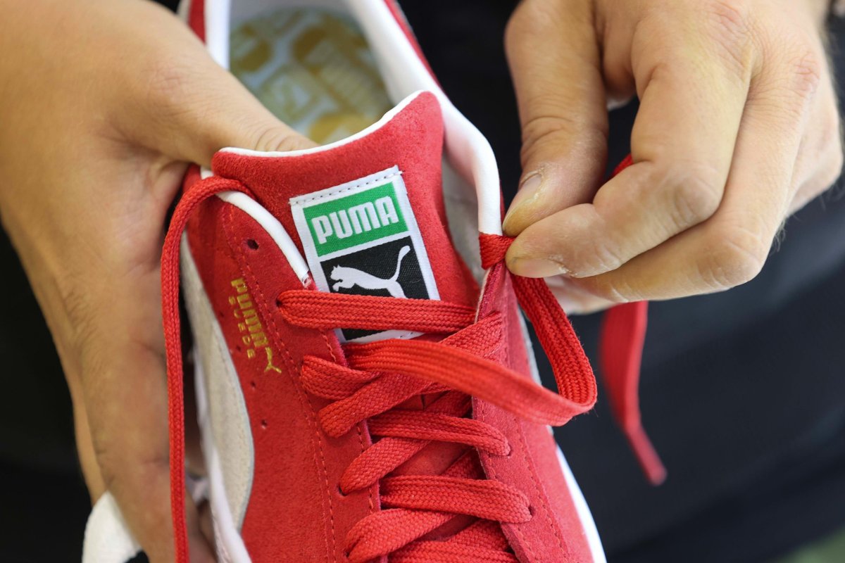 <p>¿Puma en venta? Familia Pinault, dueña de 29%, sondea compradores para la golpeada marca alemana</p>