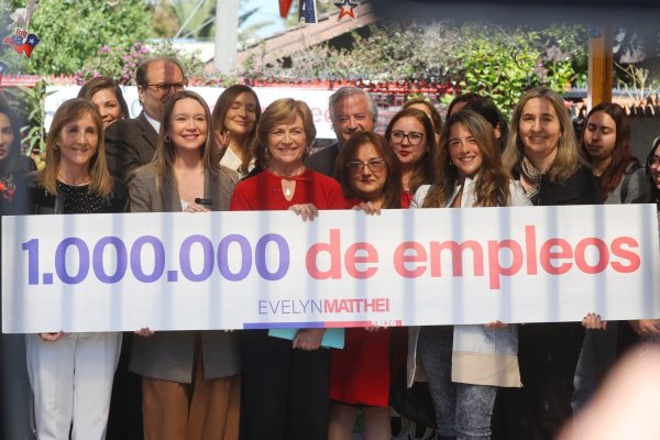 <p>Ahora en DF | Evelyn Matthei presenta sus propuestas para crear un millón de empleos en caso de llegar a La Moneda</p>