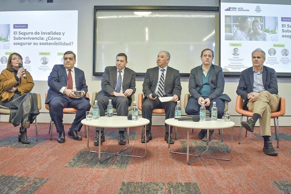 <p>Expertos debatieron sobre la sostenibilidad del SIS en un conversatorio organizado por la Asociación de Aseguradores de Chile (AACh) y la Alta Dirección de la FEN de la Universidad de Chile.</p>