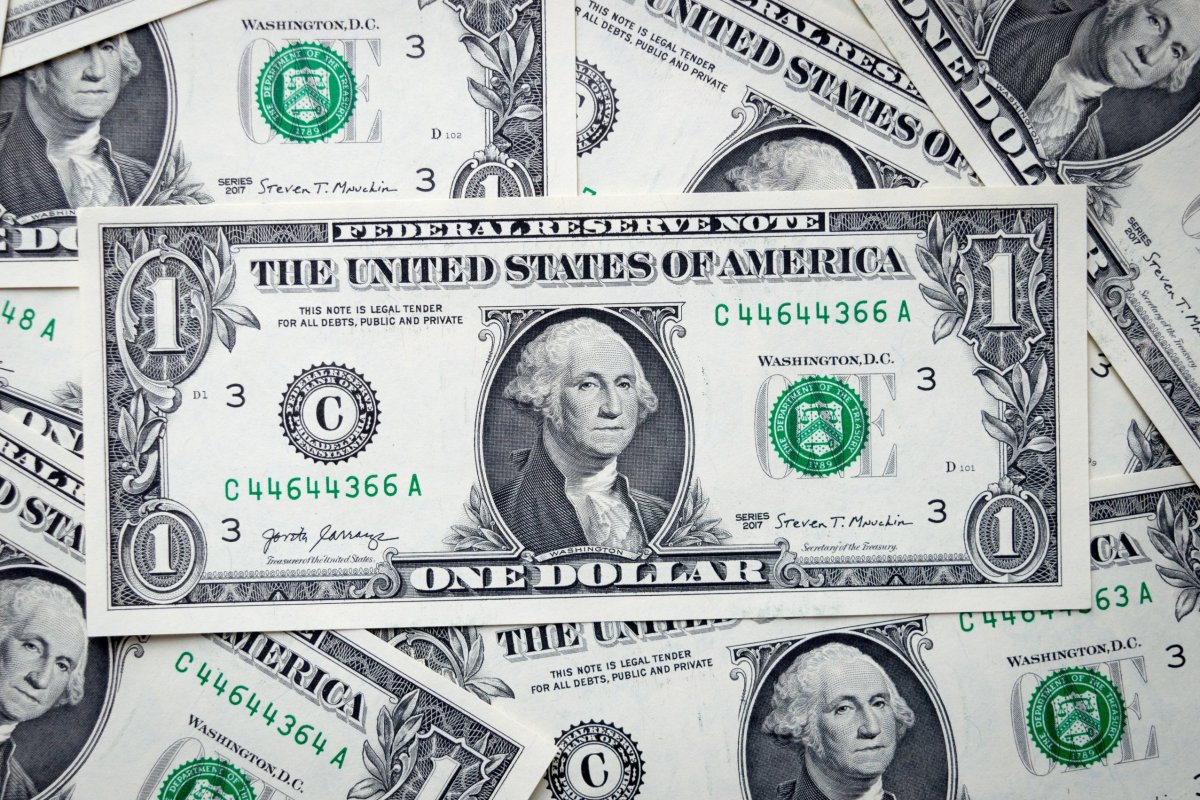 <p>Dólar sube a máximos del día en reajuste global mientras se esperan datos que respalden recortes de la Fed</p>
