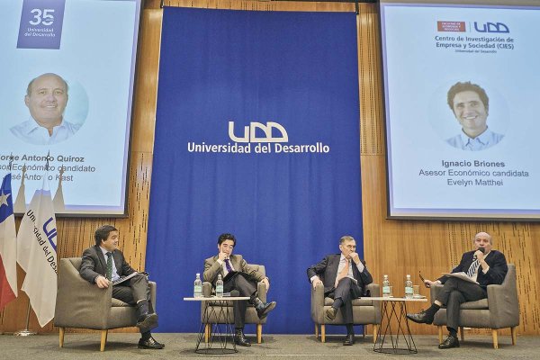 <p>Briones, Escobar y Quiroz coincidieron en la importancia de retomar un mayor  crecimiento.</p>