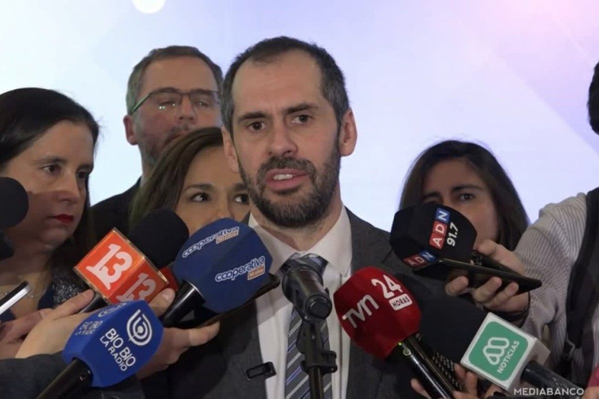 <p>Ahora en DF | Grau entra al debate por críticas del PC a Marcel y recalca que el Presupuesto 2026 mantendrá objetivo de responsabilidad fiscal</p>