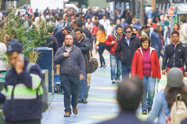 Otro frente de debate laboral: Bravo apunta a “cuestionable” uso de datos administrativos para medir informalidad