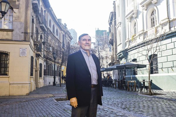 <p>Luis Eduardo Escobar, jefe económico del comando de Unidad por Chile: Foto: Verónica Ortíz</p>