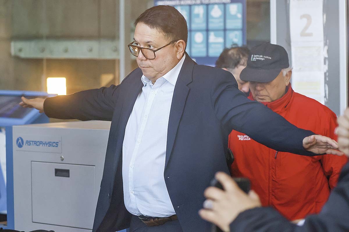 <p>Este martes, el exgerente general de STF Capital, Luis Flores, acudió al Centro de Justicia. Foto: Aton</p>