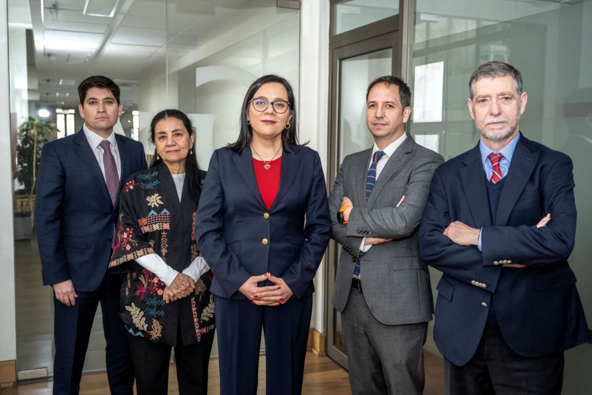 <p>De izquierda a derecha: Hermann González, Marcela Guzmán, Paula Benavides, Sebastián Izquierdo y Joaquín Vial. Crédito: CFA.</p>