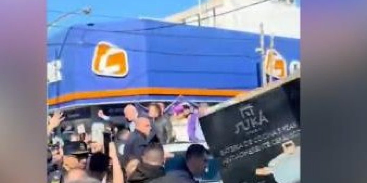 <p>Ahora en DF SUD | Milei niega acusaciones de corrupción después de ser evacuado de una caravana electoral</p>