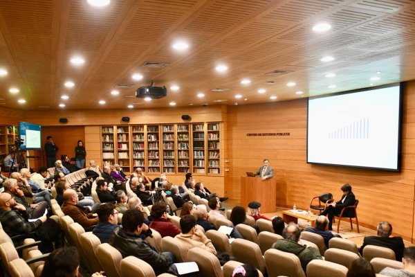 <p>Jefe económico de Jara ratifica que no habrá reforma tributaria en su eventual Gobierno y que priorizará reasignaciones de gasto</p>