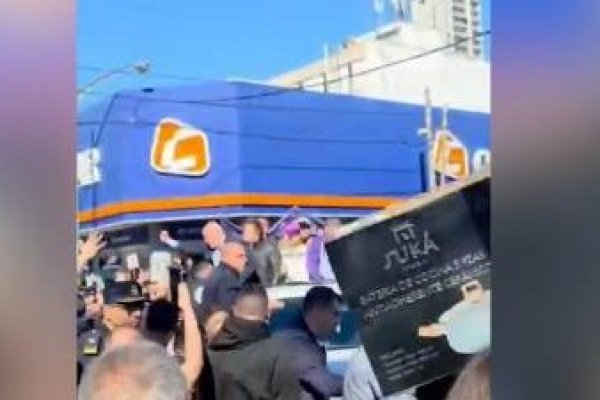 <p>Ahora en DF SUD | Milei niega acusaciones de corrupción después de ser evacuado de una caravana electoral</p>