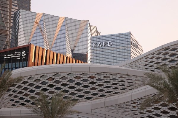 <p>Tras un comienzo lento, el sueño de Arabia Saudita de convertirse en un centro financiero global finalmente empieza a hacerse realidad</p>