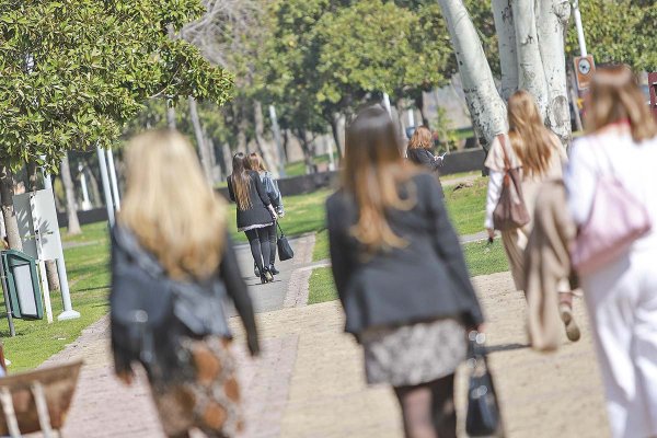 De 141 a 72 mil: dudas de economistas persisten sobre el mercado laboral, pese a mayor creación de empleo
