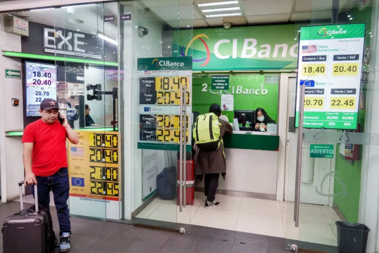 <p>Bancos mexicanos están en buena posición para enfrentar incertidumbre por EEUU, según Fitch Ratings</p>