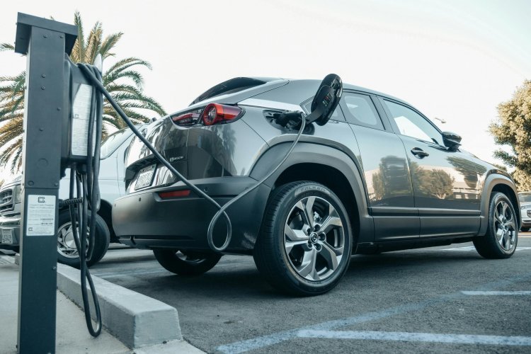 <p>Llega a Chile Playvolt, una startup mexicana que busca masificar la electromovilidad con soluciones integrales de carga eléctrica</p>