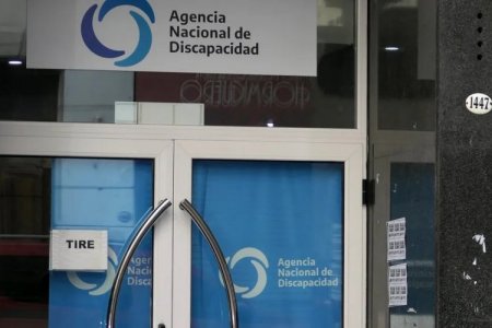 <p>Allanan sedes de la droguería Suizo Argentina y la Agencia Nacional de Discapacidad por el escándalo que salpica a Milei</p>