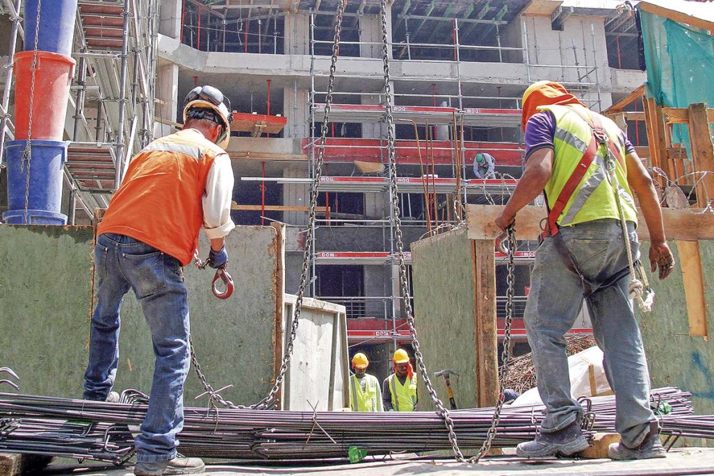 Panel UC respalda moderar el alza del salario mínimo en próximo Gobierno para enfrentar desempleo