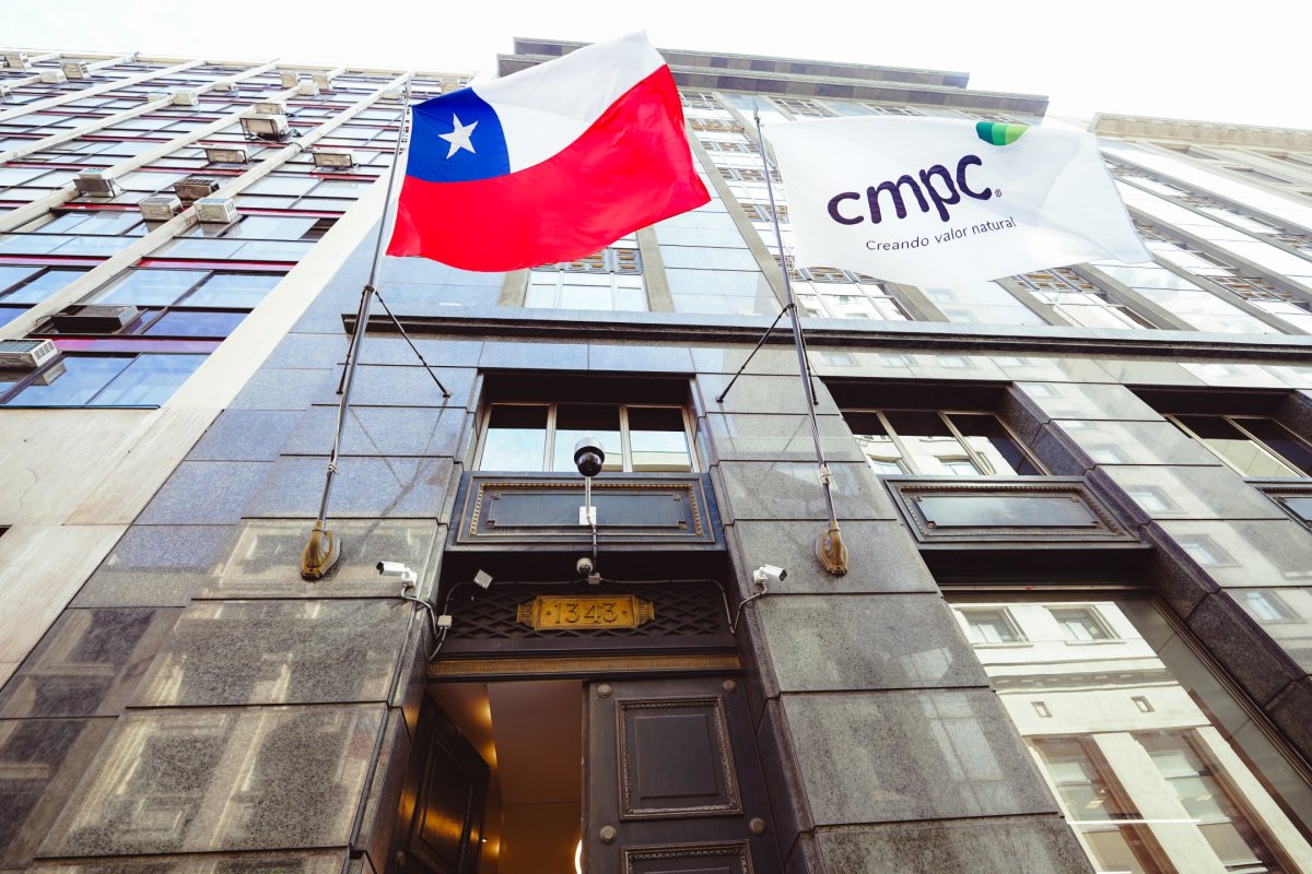 <p>CMPC recauda UF 10 millones gracias a la colocación de un bono híbrido, verde y social sin precedentes en Chile</p>