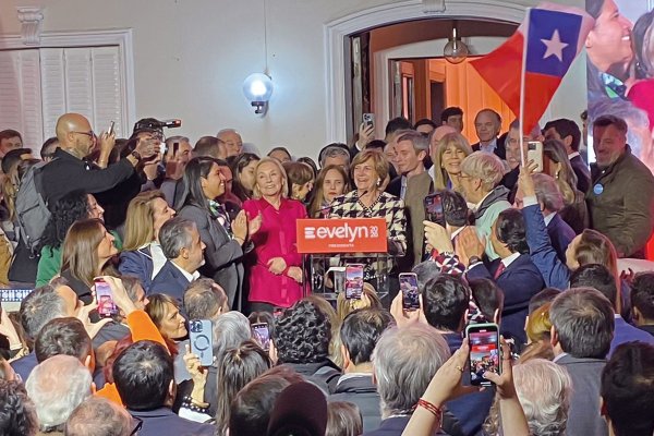 Matthei relanza campaña junto al piñerismo y afirma que “un país polarizado siempre pierde”