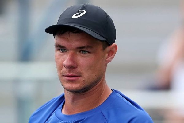 "Cometí un gran error": El CEO polaco que protagonizó un escándalo por arrebatar a un niño la gorra de un tenista en el US Open pide disculpas