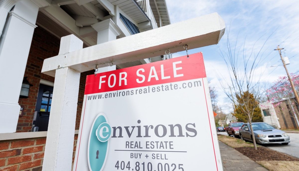 Estados Unidos enfrenta crisis habitacional: la emergencia nacional que divide opiniones