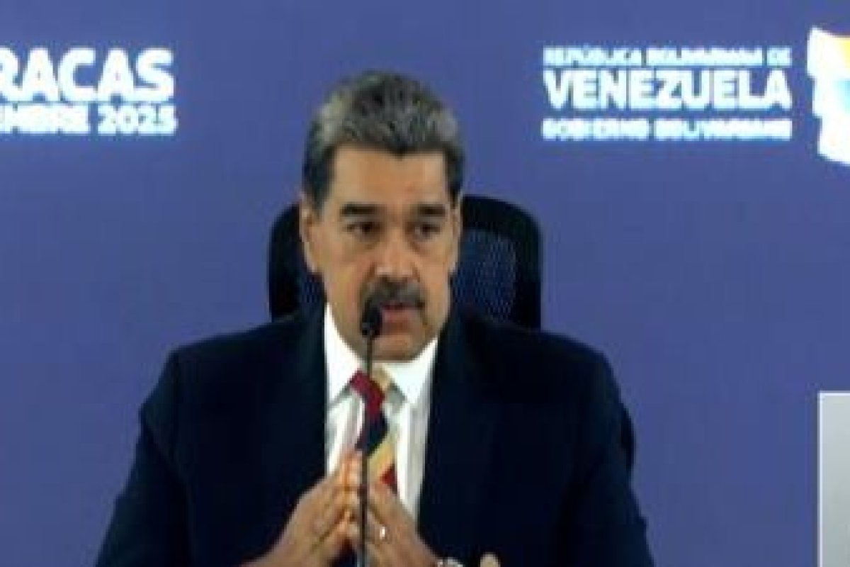 <p>Ahora en DF SUD | Maduro denuncia que ocho barcos de guerra y un submarino nuclear "apuntan contra Venezuela"</p>