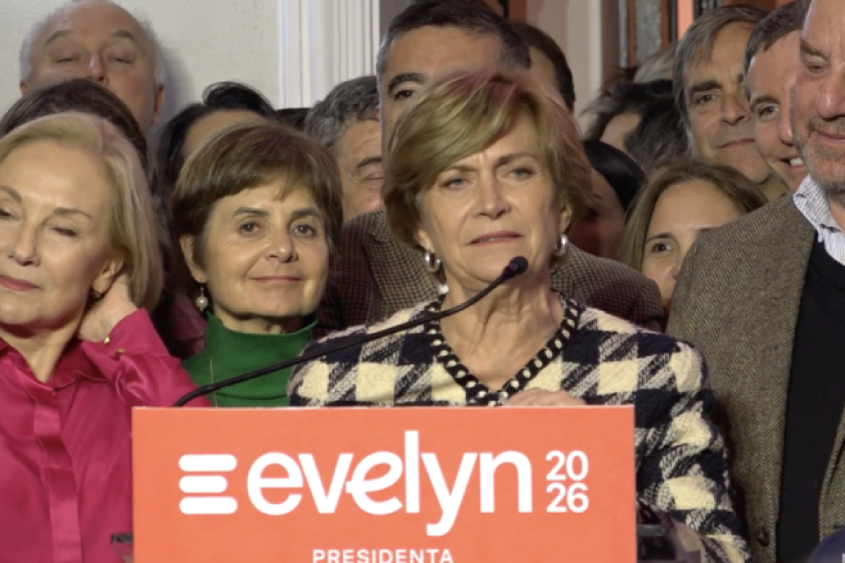 <p>Ahora en DF | Evelyn Matthei presenta nueva imagen de su campaña junto al piñerismo</p>
