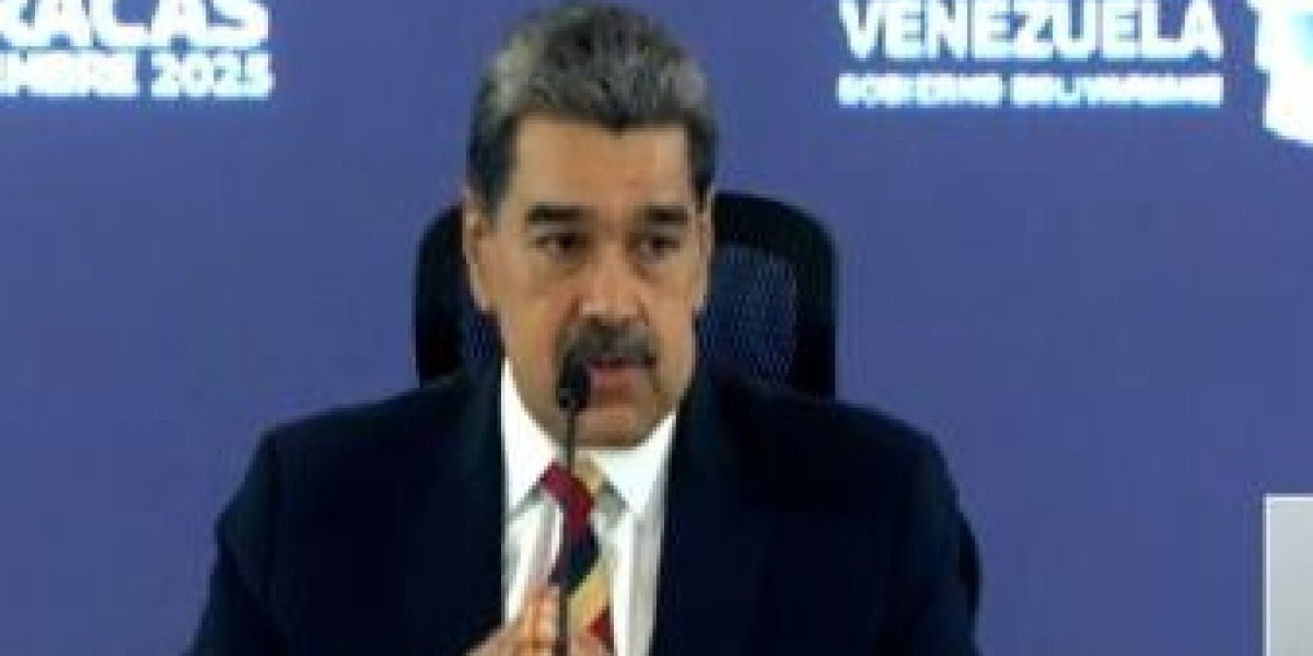 <p>Ahora en DF SUD | Maduro denuncia que ocho barcos de guerra y un submarino nuclear "apuntan contra Venezuela"</p>