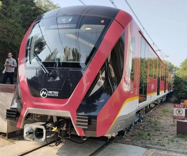 <p>Primer tren del Metro de Bogotá llega a Colombia para empezar con sus primeras pruebas en el país</p>